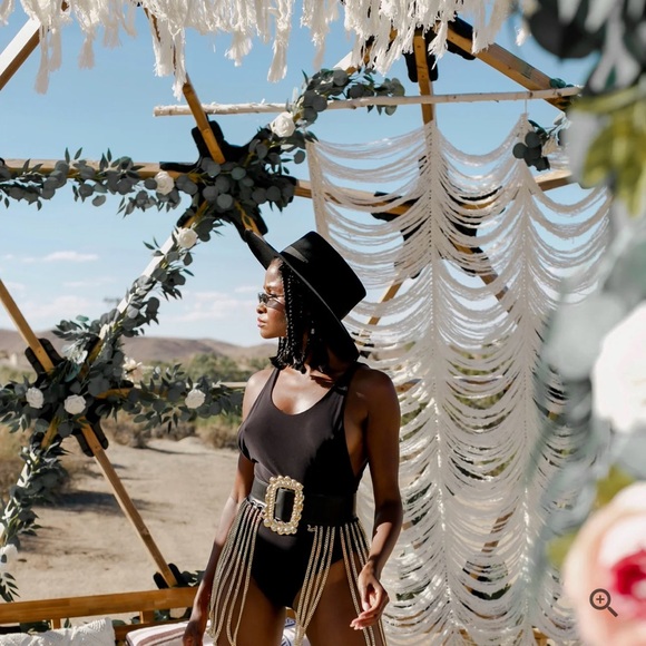 Cleo Metal Chain Leather Belt in Gold - Picture 2 of 5